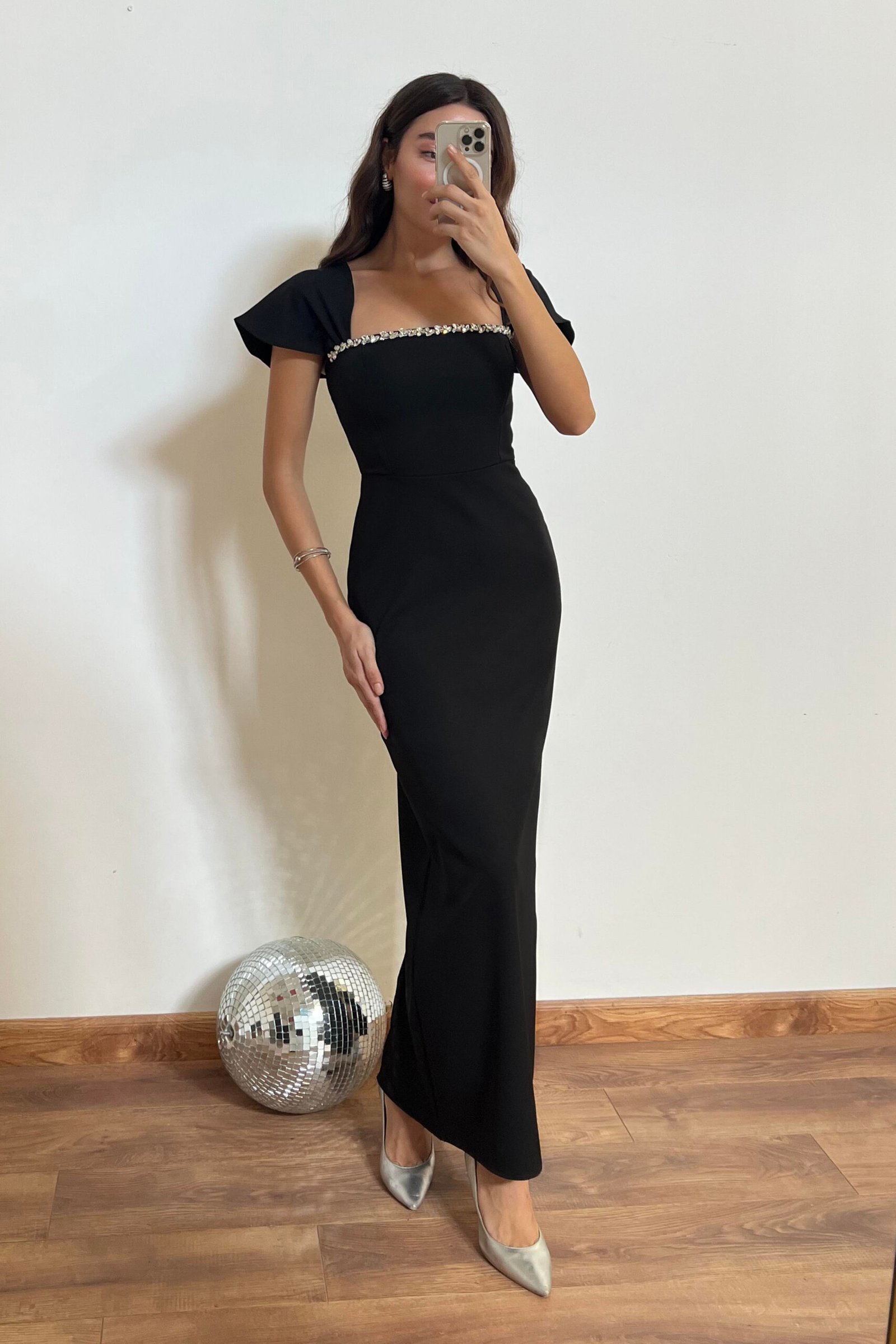 Robe Nelly – Image 2